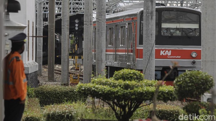 KRL Solo-Yogyakarta mulai beroperasi hari ini. Kereta Rel Listrik itu beroperasi menggantikan KA Prameks yang kini beralih menjadi relasi Yogyakarta - Kutoarjo.
