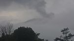 Gunung Raung Keluarkan Asap Hitam