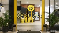 Lobby yang di dominasi warna kuning ngejreng
