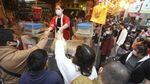 Jelang Imlek, Warga Serbu Pasar di Taipei
