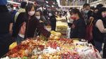 Jelang Imlek, Warga Serbu Pasar di Taipei