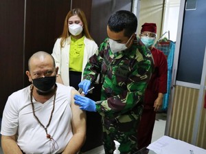 Terima Vaksin Perdana, Ketua DPD RI: Tidak Ada Efek Samping Apa-apa