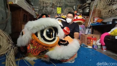 Kisah Pilu Perajin Barongsai Jelang Imlek