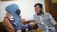 Kiwil dan Rohimah datang untuk menyelesaikan urusan rumah tangga mereka. (Foto: Palevi/detikcom) 
