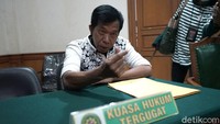 Namun kini talak resmi di depan hakim sehingga permasalahan rumah tangganya dengan Rohimah resmi selesai. (Foto: Palevi/detikcom) 
