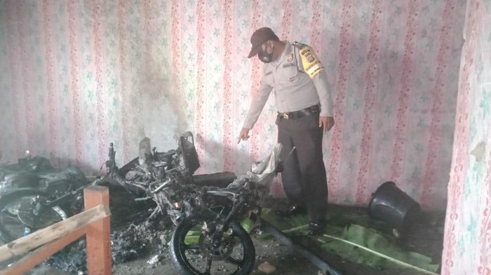 Kondisi rumah Santi usai dibakar Wijaya (dok. Istimewa)