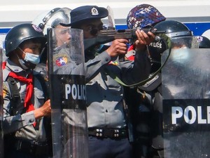 Diduga Terkena Peluru Tajam Polisi Myanmar, 1 Demonstran Kritis