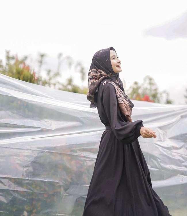 Perpisahan pasangan suami istri ini membuat heboh warganet. Pasalnya Laudya Cynthia Bella dan Engku Emran terlihat harmonis di media sosial. Pada 2019, Laudya menghapus foto sang suami di Instagram demi menghindari godaan pelakor. Foto: Instagram @laudyacynthiabella.