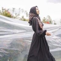 Perpisahan pasangan suami istri ini membuat heboh warganet. Pasalnya Laudya Cynthia Bella dan Engku Emran terlihat harmonis di media sosial. Pada 2019, Laudya menghapus foto sang suami di Instagram demi menghindari godaan pelakor. Foto: Instagram @laudyacynthiabella.