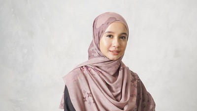 9 Gaya Hijab Syari Laudya Cynthia Bella Setelah Cerai dari Engku Emran