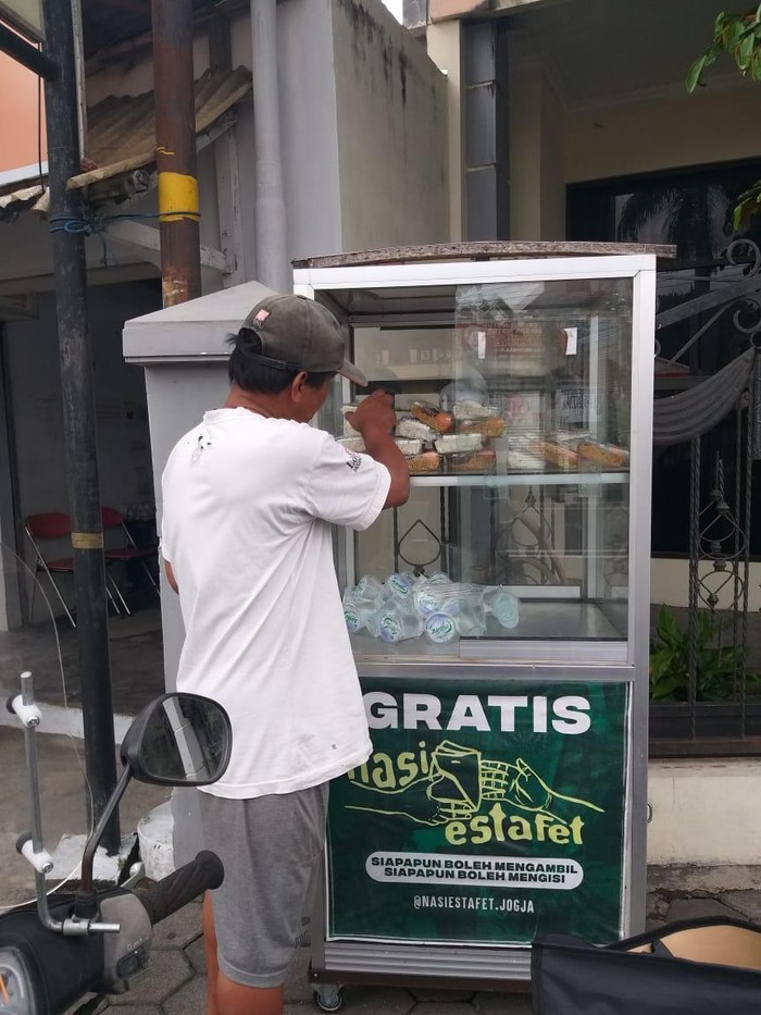Lewat Nasi Estafet Berbagi Saat Pandemi Makin Gampang Lewat Nasi Estafet Berbagi Saat Pandemi Makin Gampang