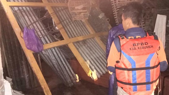 Longsor di Desa Kalijering, Padureso, Kebumen