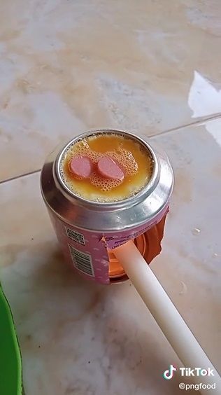 masak telur pakai kaleng minuman dan lilin