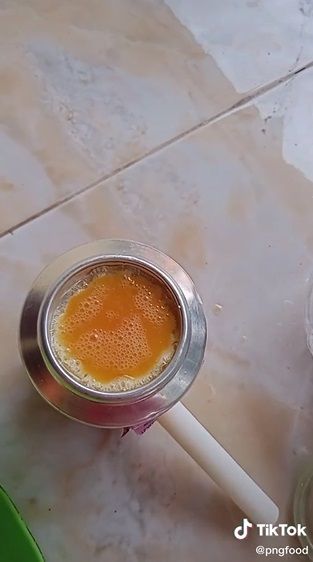 masak telur pakai kaleng minuman dan lilin