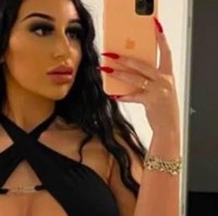 Menjual konten seksi di Instagram, Mikaela mendapatkan uang yang begitu banyak.Tahun lalu dia mengungkapkan pengeluarannya selama satu tahun. Mikaela mengaku menghabiskan uang mencapai US$ 1,4 juta atau sekitar Rp 19 miliar. Foto: Instagram