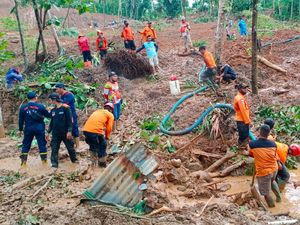 1 Korban Tertimbun Longsor di Kebumen Belum Ketemu, Pencarian Lanjut Besok