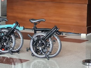 Operator Ihsan Yunus Serahkan 2 Brompton ke KPK Terkait Kasus Bansos