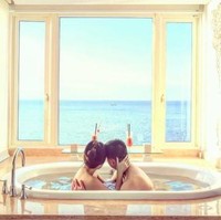 Shandy Aulia dan David Herbowo juga kerap mengunggah foto mereka saat bermesraan di bathtub. (Foto: Instagram)