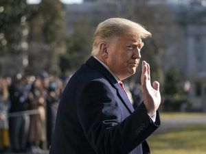 Make America Great Again Digaungkan Trump Usai Lolos 2 Kali Pemakzulan