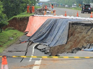 4 Fakta Tol Cipali Amblas dan Berdampak Parah