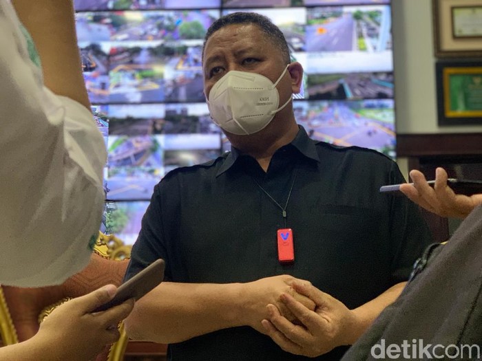 Vaksinasi COVID-19 tahap II di Surabaya akan digelar pekan ketiga bulan ini. Sudah ada puluhan ribu yang didata seperti TNI, Polri, OPD, guru, lansia dan pedagang pasar.