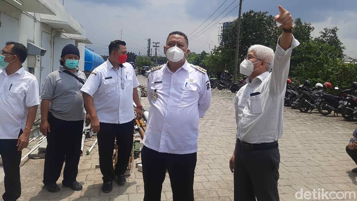 Plt Wali Kota Surabaya Whisnu Sakti Buana belum memberikan izin buka kepada RS Darurat COVID-19 milik Siloam, yang ada di komplek Mal Cito. Sebab, masih ada penolakan dari warga sekitar.