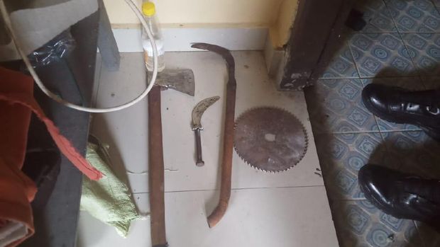 Polisi tangkap pria di Babel bawa sajam ke Mapolda (dok. Istimewa)