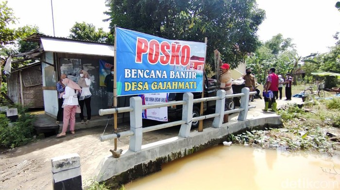 Posko pengungsian banjir di Pati