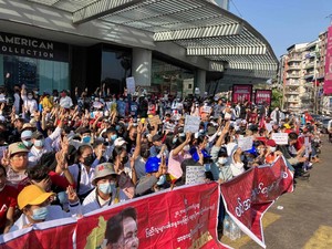 Demonstran Myanmar Ogah Menyerah Meski Ada Pertumpahan Darah