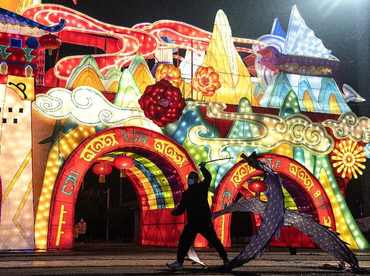 Potret Wuhan Bersiap Rayakan Imlek