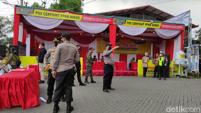 PPKM Mikro Sidoarjo digelar di empat desa di tiga kecamatan, mulai 9-22 Februari 2021. Tiga kecamatan tersebut yakni Sidoarjo Kota, Waru dan Sukodono.