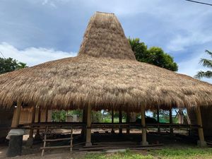 Yang Istimewa dari Rumah Tenun di Jalur Tenun Sumba