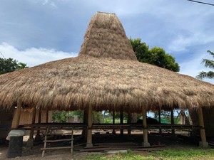 Yang Istimewa dari Rumah Tenun di Jalur Tenun Sumba
