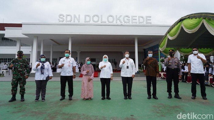 Gedung SD Negeri Dolokgede di Kecamatan Tambakrejo diresmikan Bupati Bojonegoro Anna Muawanah. Dulu, SD ini merupakan tempat sekolah Mensesneg Pratikno dan Wakil Bupati Budi Irawanto.