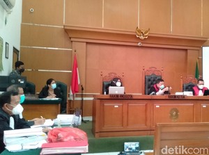 Saksi Beda Keterangan dengan BAP, Pengacara Syahganda Minta Penyidik Dihadirkan