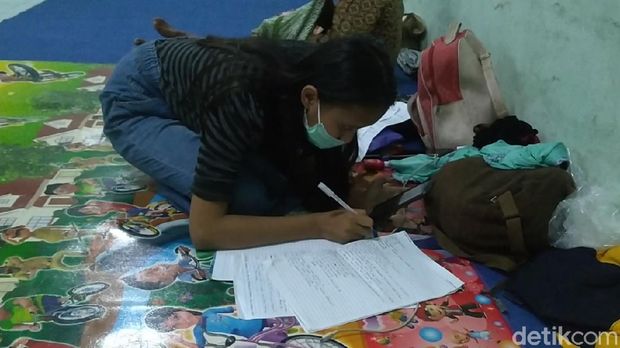 Suasana lokasi pengungsian korban banjir di Pekalongan