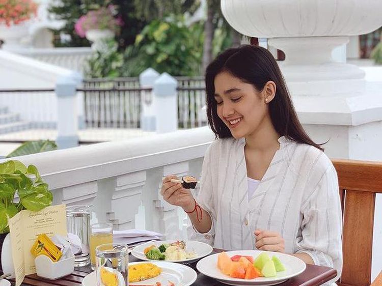 Suka Makanan Sehat, Cut Syifa Doyan Banget Makan Salad
