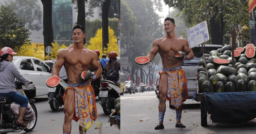 Tampan dan Kekar, Penjual Semangka di Pinggir Jalan Ini Viral