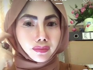 Lagi Ada PNS Makeup Bak Barbie Viral, Netizen: Ngantor Kayak Mau Kondangan