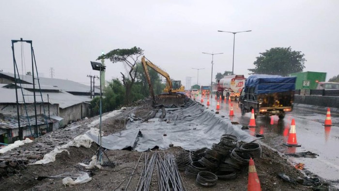 tol surabaya-gempol longsor