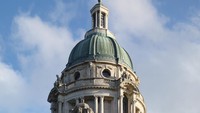 Ashton Memorial yang berada di atas bukit Williamson Park, Lancaster, Inggris, dibangun pada tahun 1907 hingga 1909 oleh seorang jutawan bernama Lord Ashton untuk mengenang istri keduanya Jessy yang meninggal pada tahun 1904. Bangunan yang menghabiskan biaya mencapai 87 ribu poundsterling atau setara dengan 8,4 juta poundsterling pada 2019 itu dijuluki sebagai Taj Mahal dari Utara. Istimewa/Mark Longair via Wikipedia.