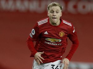 Fred Absen, Van de Beek Berpeluang Tampil saat MU Vs Newcastle