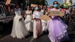 Puluhan Wanita Bergaun Pengantin Ikut Protes Kudeta Myanmar