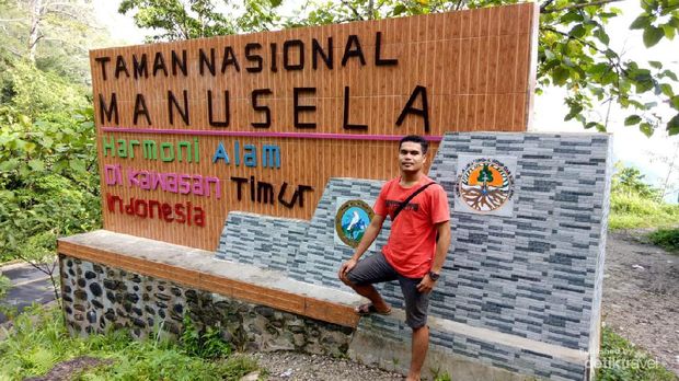 Tugu Taman Nasional Manusela