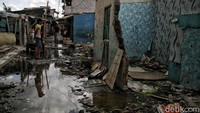 Jakpro memberikan waktu 7-14 untuk segera pindah dari lokasi itu karena nantinya akan bangunan liar rumah di kawasan itu akan dihancurkan jika masih melanggar kesepakatan.