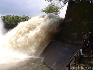 Waduk Gajah Mungkur Siaga! Ini Penampakan Pintu Pelimpah Airnya