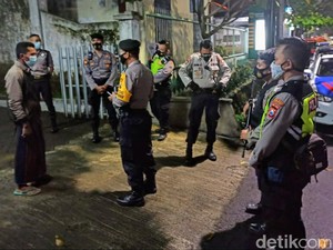 Anak yang Tolak Ibu Dimakamkan dengan Protokol COVID-19 Juga Positif Corona