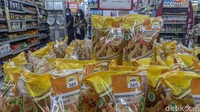 Komponen penyumbang deflasi adalah bahan-bahan pokok pangan yang memang memiliki andil yang besar. 