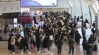 Sehari sebelum perayaan Imlek, terpantau bandara dipenuhi penumpang.  
