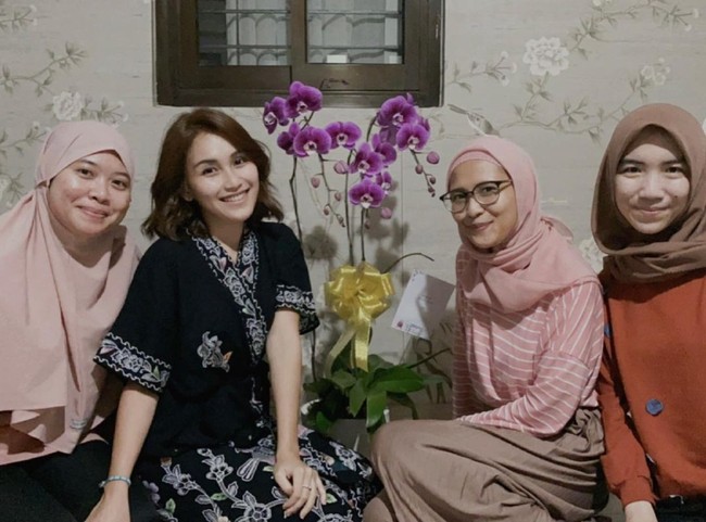 Ivan pun mengungkapkan harga potong rambut seperti Ayu Ting Ting tersebut. Kalau kayak gitu di salon aku sekitar tiga jutaan, aku Ivan Gunawan.  Foto: Instagram @ayutingting92